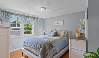 72 Winifred Ave, Warwick, RI 02889