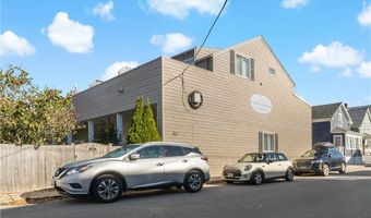 26 W Narragansett Ave 6, Newport, RI 02840