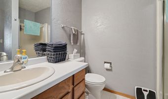 1670 W ROSELAWN Dr, Appleton, WI 54914