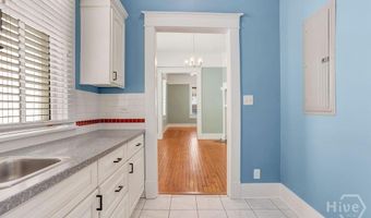 17 E 33rd St, Savannah, GA 31401