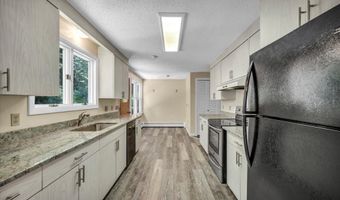 24 Iron Gate Ln, Cromwell, CT 06416