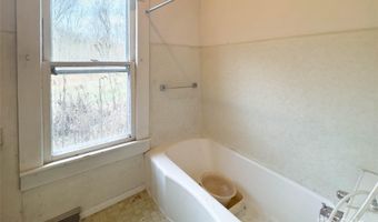 141 Burleson Dr, Bakersville, NC 28705