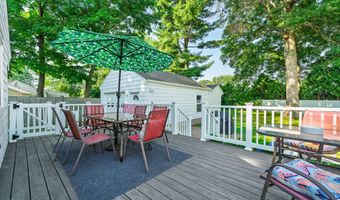 16 Raymond Pl, Cromwell, CT 06416