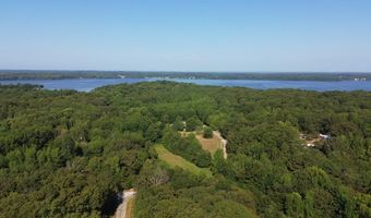 40 Lynn Ln, Big Sandy, TN 38221