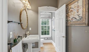 10 Lovegreen Ln, East Greenwich, RI 02818
