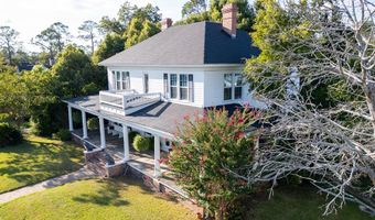 66 Weaver St, Baxley, GA 31513