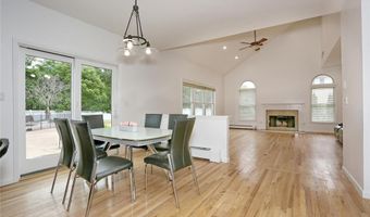 6 Margo Ct, Airmont, NY 10901