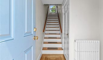 53 Admiral Kalbfus Rd, Newport, RI 02840