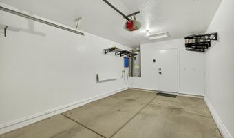 6831 S OAKMONT Dr, Chandler, AZ 85249