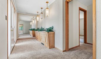 1129 Oak Tree Rd, Akron, OH 44320