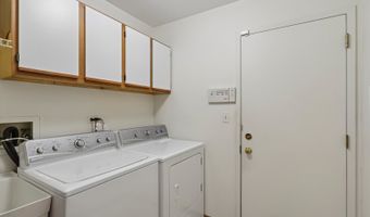2109 N Charter Point Dr, Arlington Heights, IL 60004