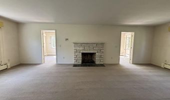 4 Noonan Ln, Albany, NY 12209