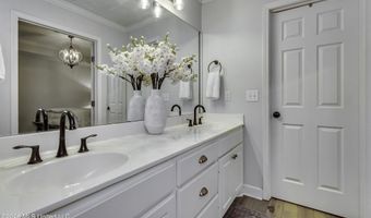 317 Greensboro Dr, Brandon, MS 39047