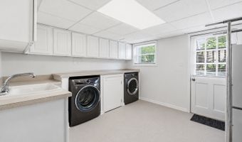 639 N Kaspar Ave, Arlington Heights, IL 60004