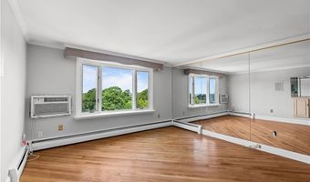 553 Bellevue Ave 14, Newport, RI 02840