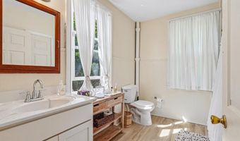 8893 LONGSWAMP Rd, Alburtis, PA 18011