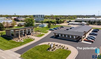 1409 Cedar St, Beresford, SD 57004