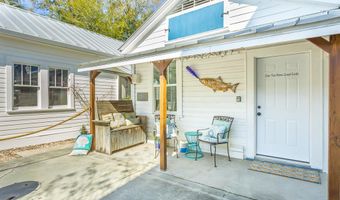19 Leslie St, Apalachicola, FL 32320