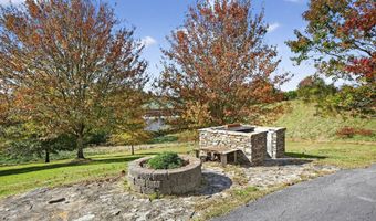 625 NW Locust St, Abingdon, VA 24210