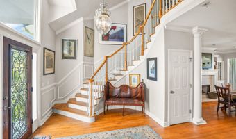 5 Petigru Dr, Beaufort, SC 29902