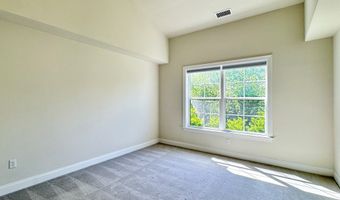 25 Brentwood Cir 25, Danbury, CT 06810