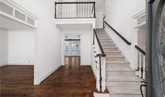 135 Staghound Ct, Alpharetta, GA 30005