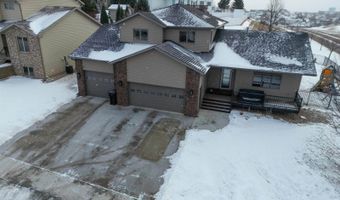 921 Longhorn Dr, Bismarck, ND 58503