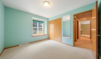 1424 E KEYSTONE Ln, Appleton, WI 54913