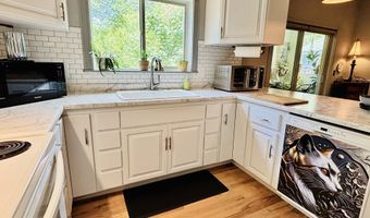17166 MOUNTAIN Dr, Brookings, OR 97415