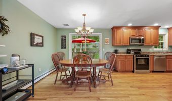 8 Brookview Ct, Bethel, CT 06801