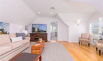 10 Coulter St, Jamestown, RI 02835