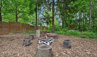 586 Kuehnle Ave, Ann Arbor, MI 48103