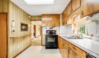 141 Macedonia Rd, Asheville, NC 28804