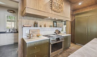 37 Holly Ln, Alexander City, AL 35010