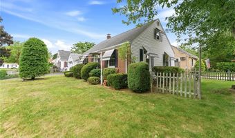 48 Fairway Dr, Cranston, RI 02920