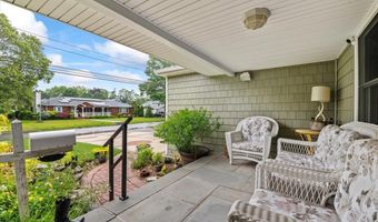 50 Towne St, Amityville, NY 11701