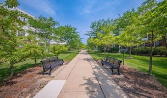 953 E Summerfield Glen Cir, Ann Arbor, MI 48103