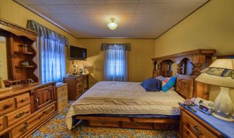 323 L St, Carlsbad, NM 88220