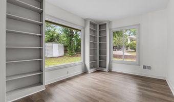 1811 Hobkirk Ct, Camden, SC 29020