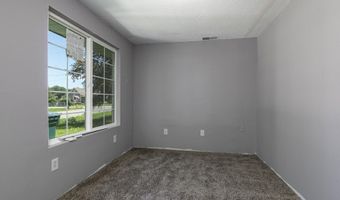 827 S Griffith Ave, Aurora, MO 65605