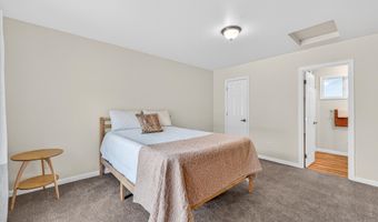 2990 NE Wells Acres Rd, Bend, OR 97701