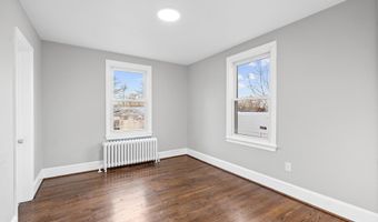 1135 CHAPLIN St SE, Washington, DC 20019