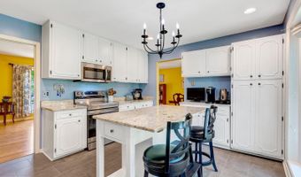 4203 KINGS MILL Ln, Annandale, VA 22003