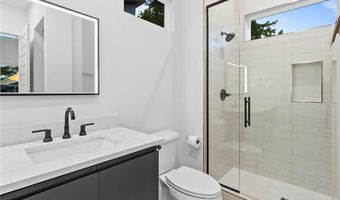 609 SW 4th St, Bentonville, AR 72712