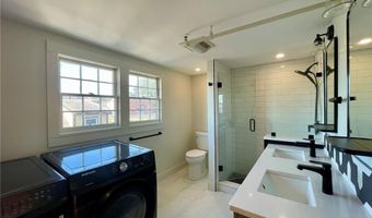 5 John St 2, Bristol, RI 02809