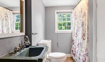 421 W College St, Aurora, MO 65605