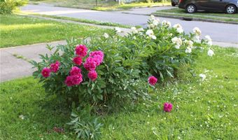 323 Fox Dr, Ashtabula, OH 44004
