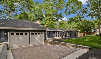 115 Hill Top Dr, Johnston, RI 02919