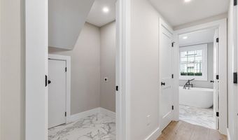 22 Castle St 3, East Greenwich, RI 02818