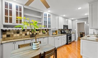 4932 SAUQUOIT Ln, Annandale, VA 22003